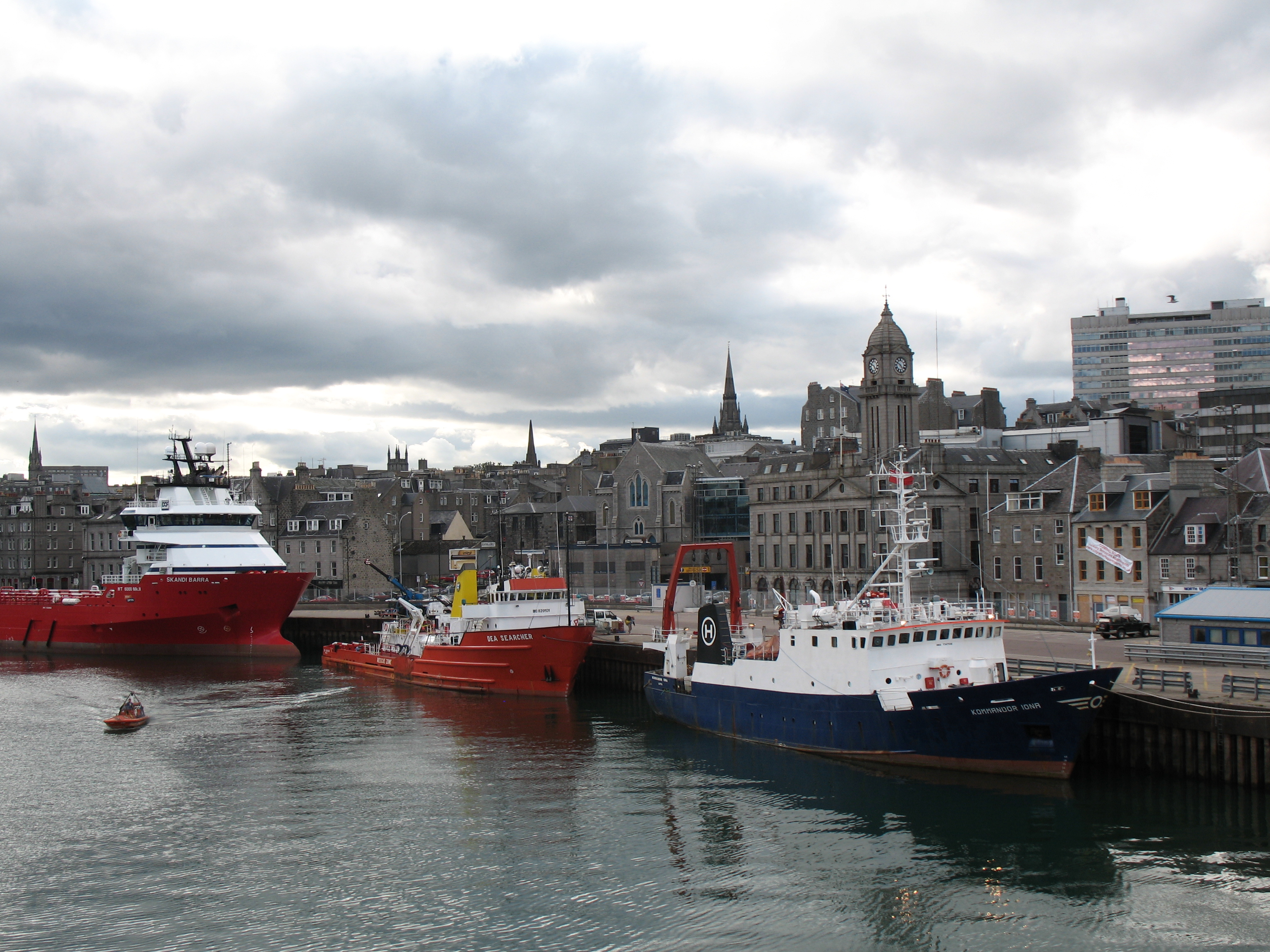 Port i panorama Aberdeen o zachodzie słońca